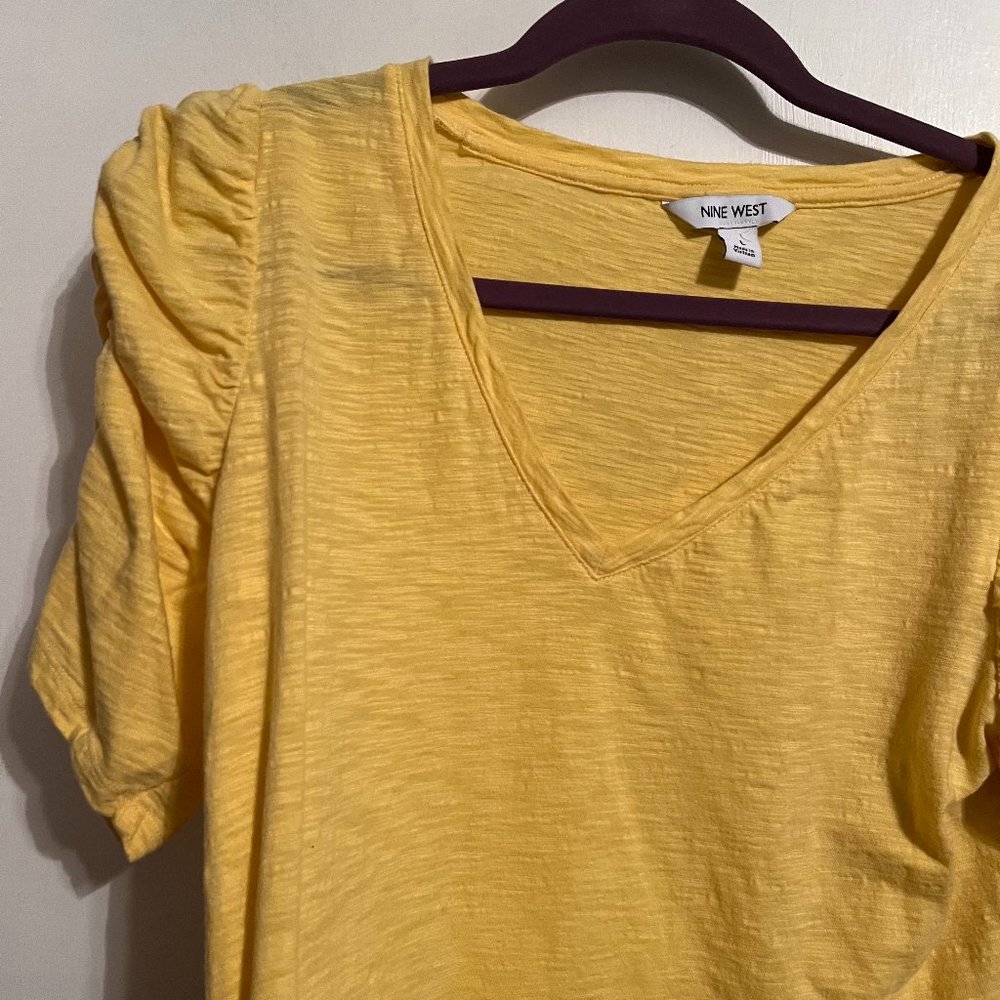 NINE WEST V-NECK YELLOW TOP SZ L COTTON